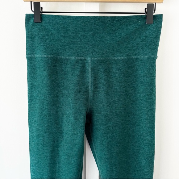 VUORI green clean elevation legging short - Picture 5 of 8